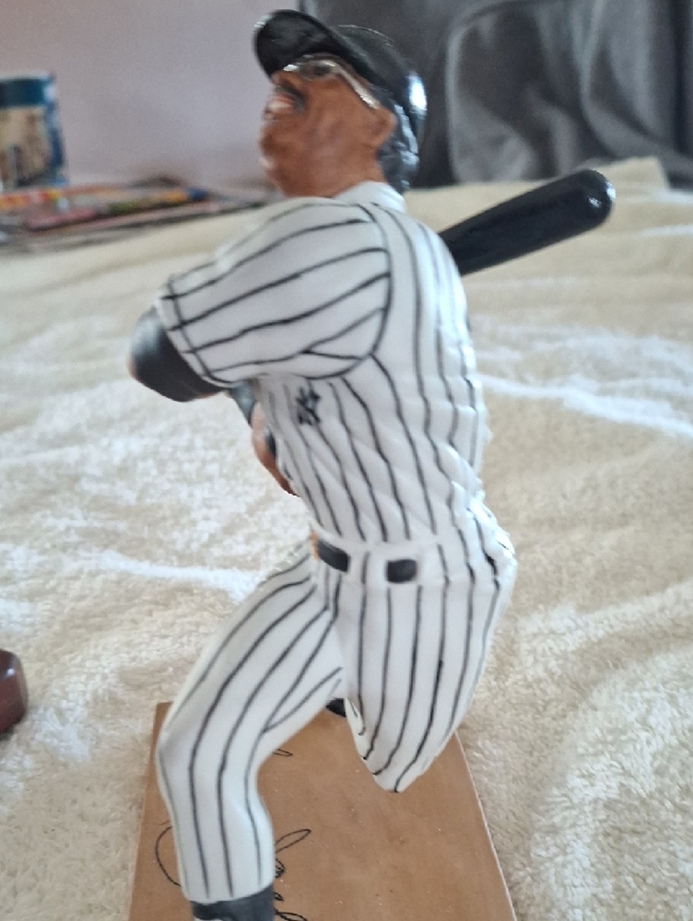 Reggie Jackson Porcelain Figurine - Picture 4 of 6